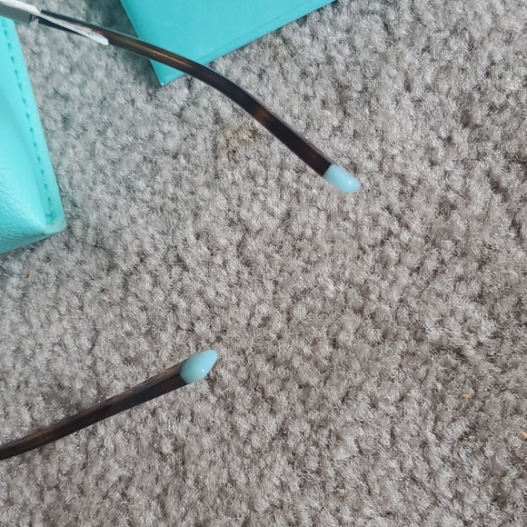 Tiffany new host pick  new sunglasses comes with all xo bagged etc all 2025 firm - Picture 7 of 17